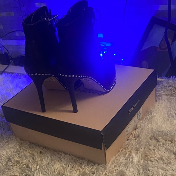 Gently Worn ‼️ Size 10 - Picture 10 of 10